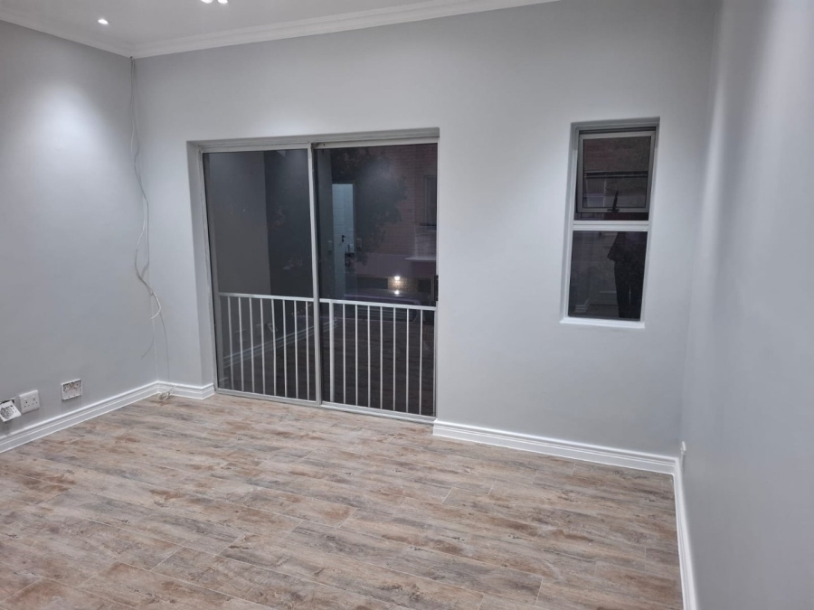 2 Bedroom Property for Sale in Oakglen Western Cape